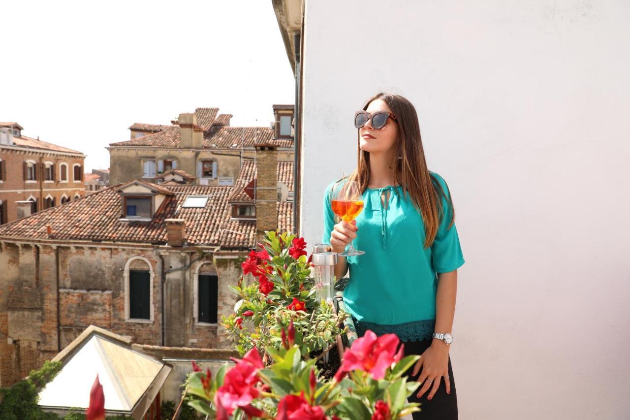 Elegant Terrace Apartment Near Piazza San Marco Last Floor No Lift Venesia Bagian luar foto