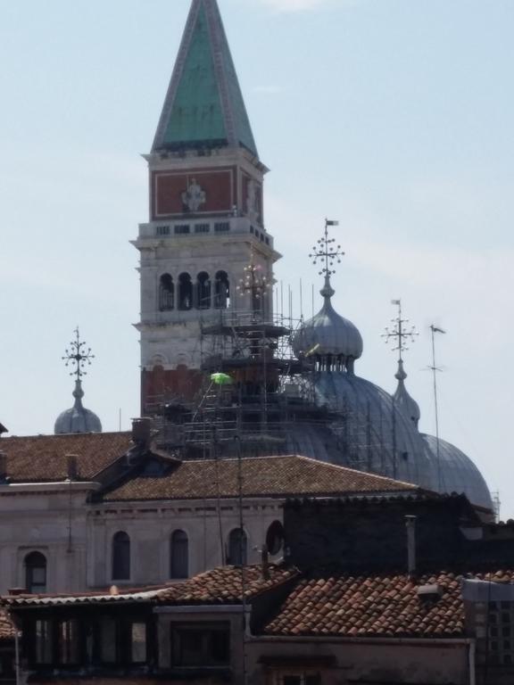 Elegant Terrace Apartment Near Piazza San Marco Last Floor No Lift Venesia Bagian luar foto